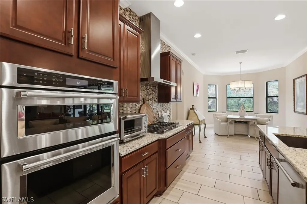 2303 Somerset Place Naples FL 34120