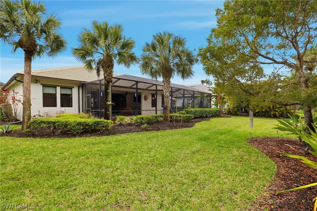 2303 Somerset Place Naples FL 34120
