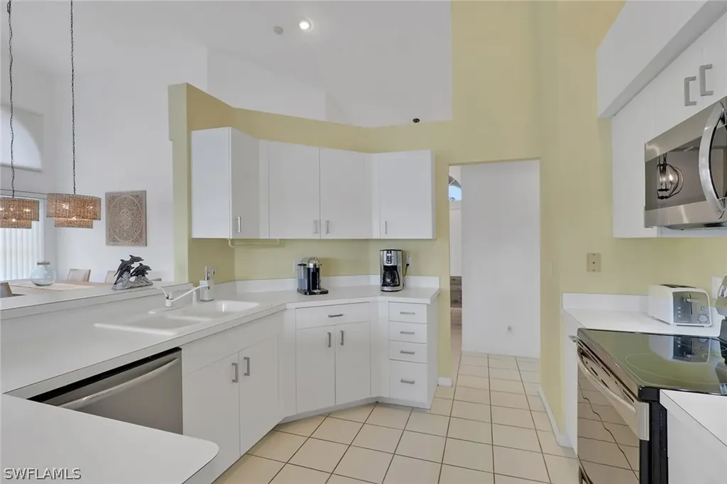 642 Lambton Lane NE Naples FL 34104