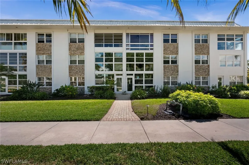 1021 3rd Street S Naples FL 34102