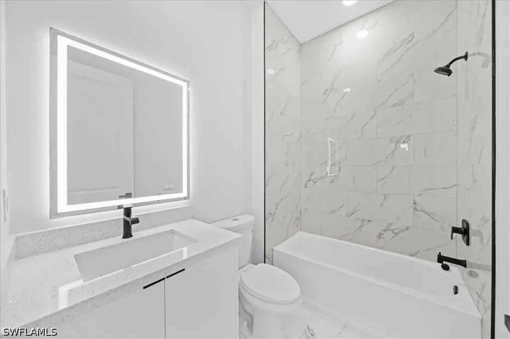 1024/1026 Diplomat Parkway E Cape Coral FL 33909