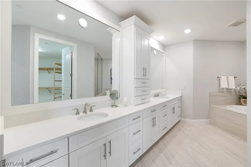 16371 Viansa Way Naples FL 34110