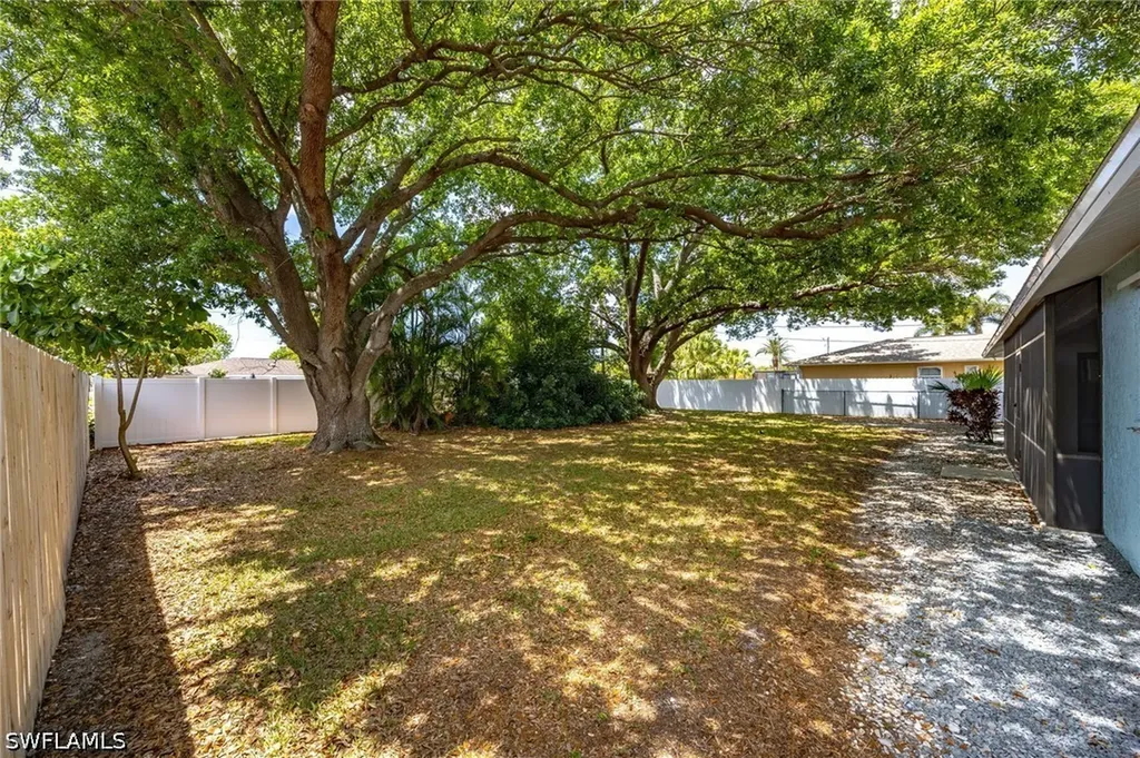 2220 SE 8th Terrace Cape Coral FL 33990