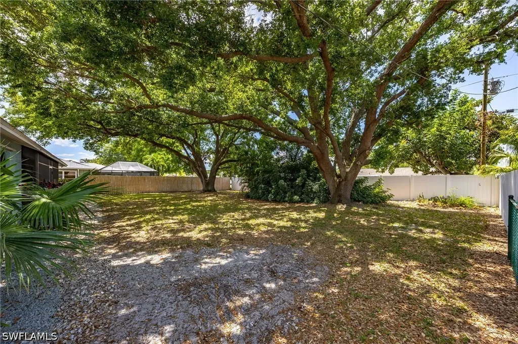 2220 SE 8th Terrace Cape Coral FL 33990