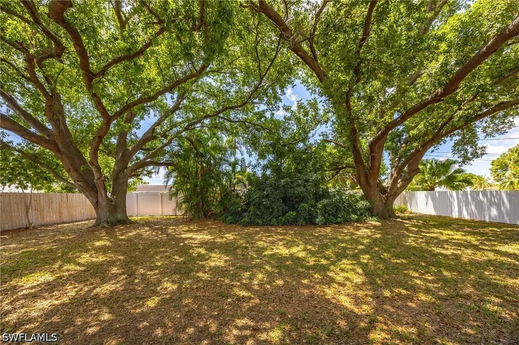 2220 SE 8th Terrace Cape Coral FL 33990