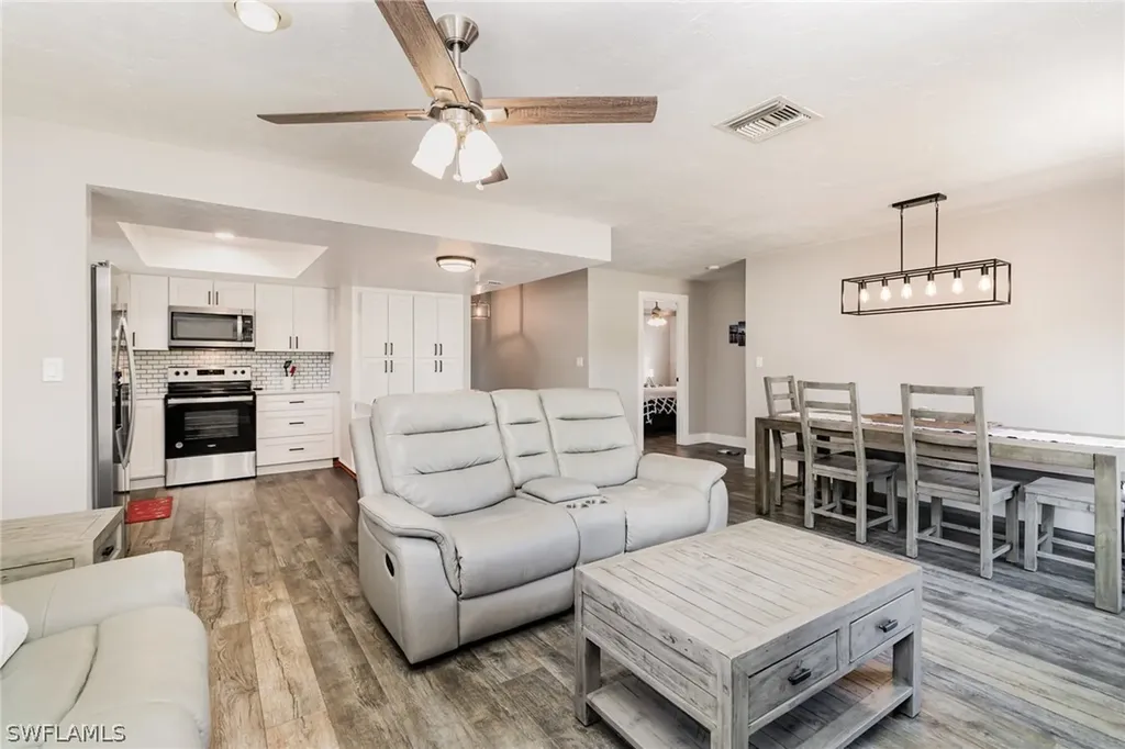517 98th Avenue N Naples FL 34108