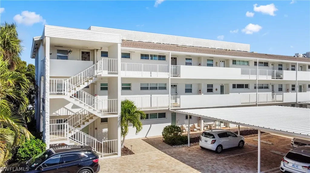 404 Broad Avenue S Naples FL 34102