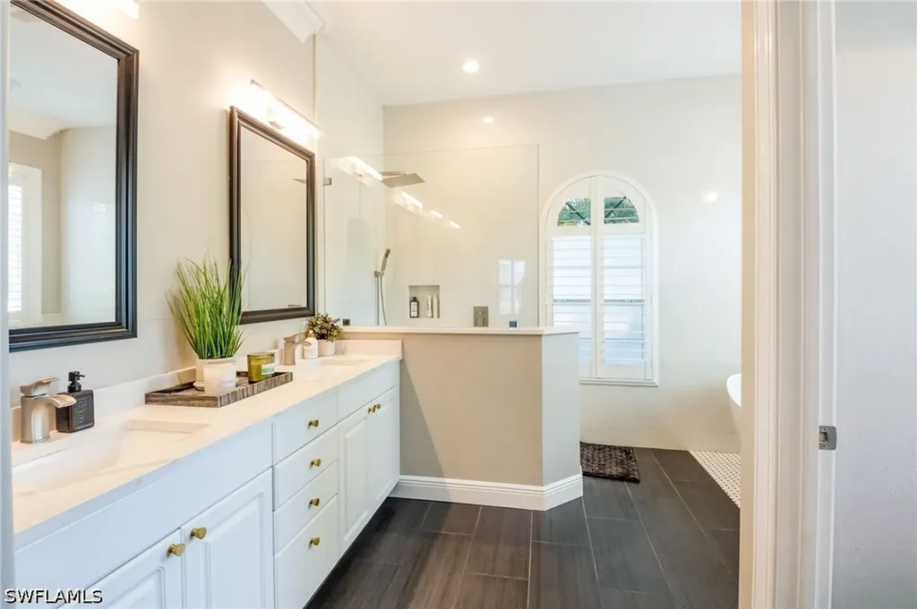 11723 Longshore Way E Naples FL 34119