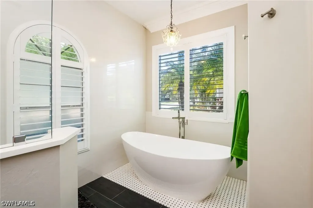11723 Longshore Way E Naples FL 34119