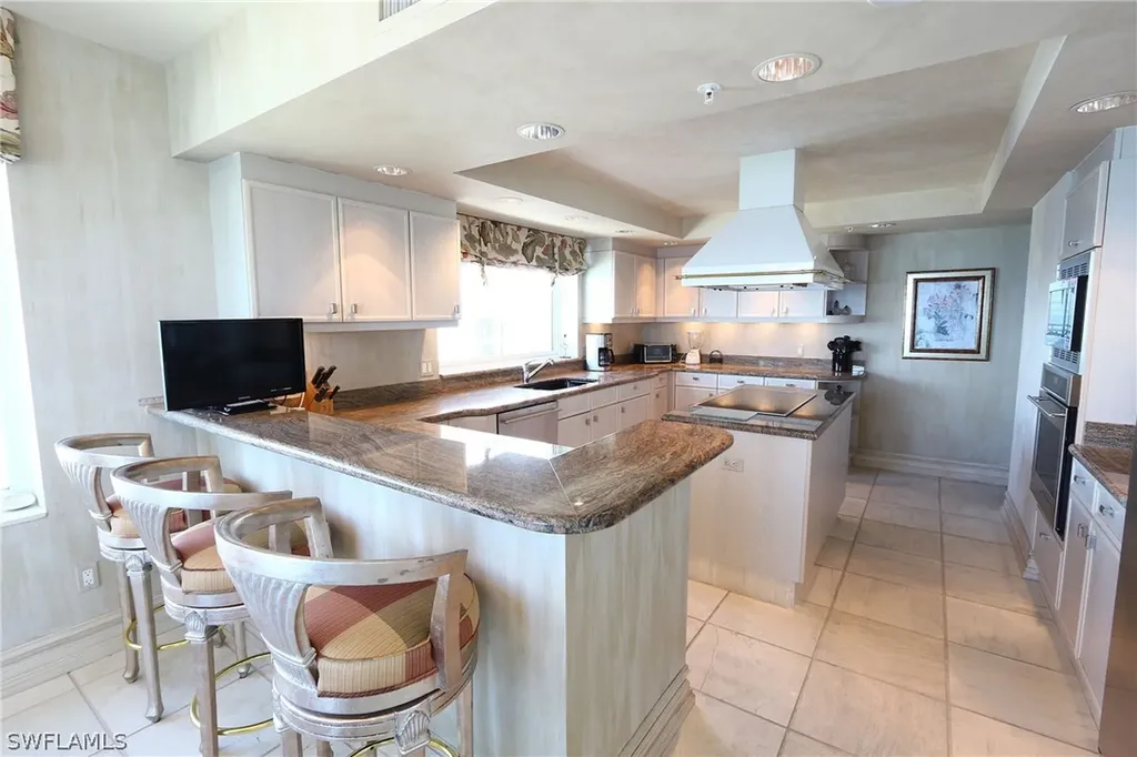8231 Bay Colony Drive Naples FL 34108