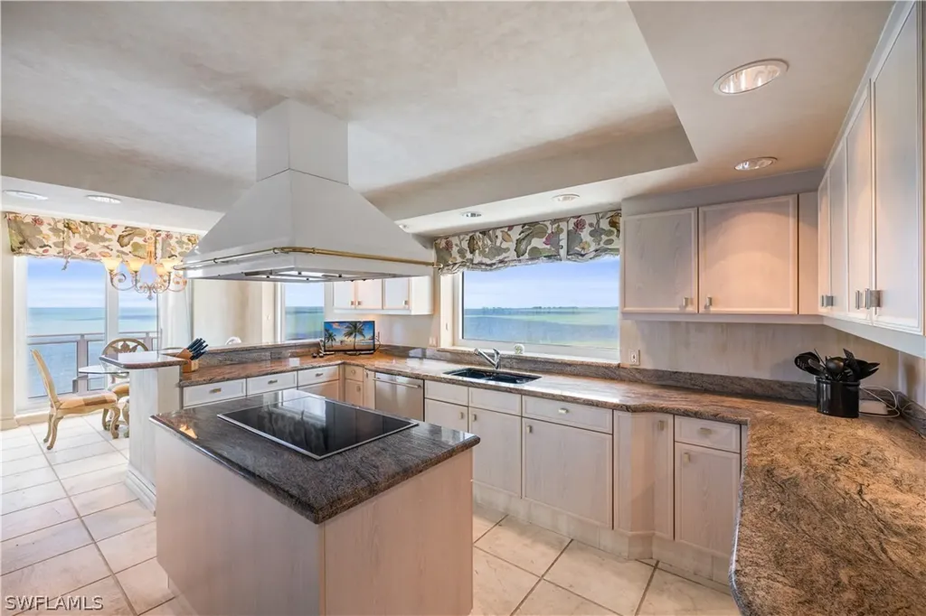 8231 Bay Colony Drive Naples FL 34108