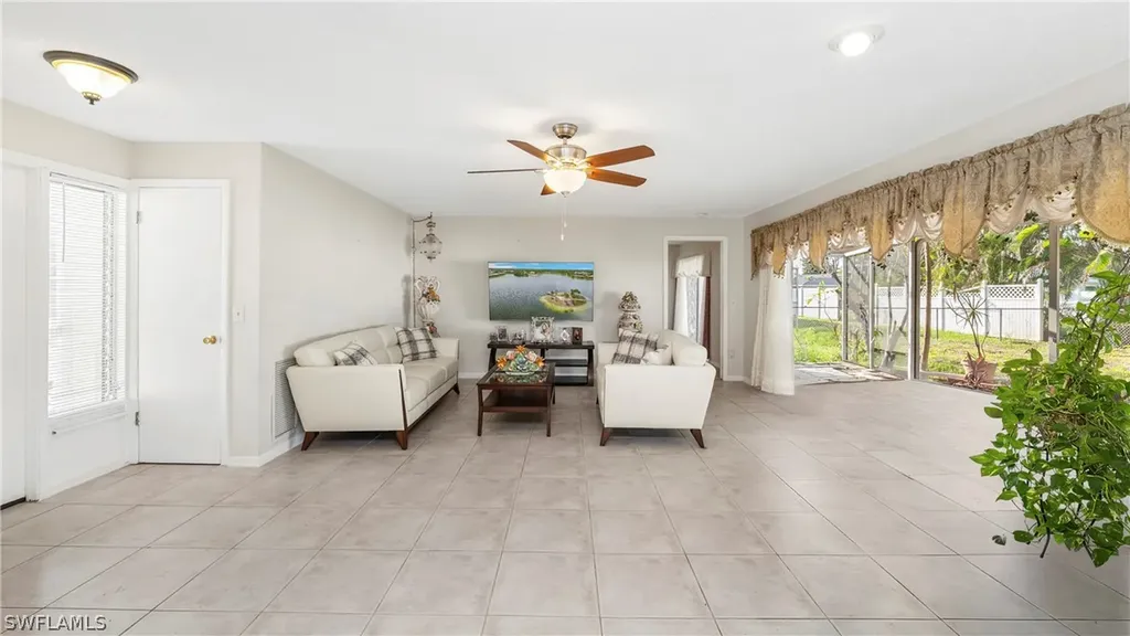 3804 SE 10th Place Cape Coral FL 33904