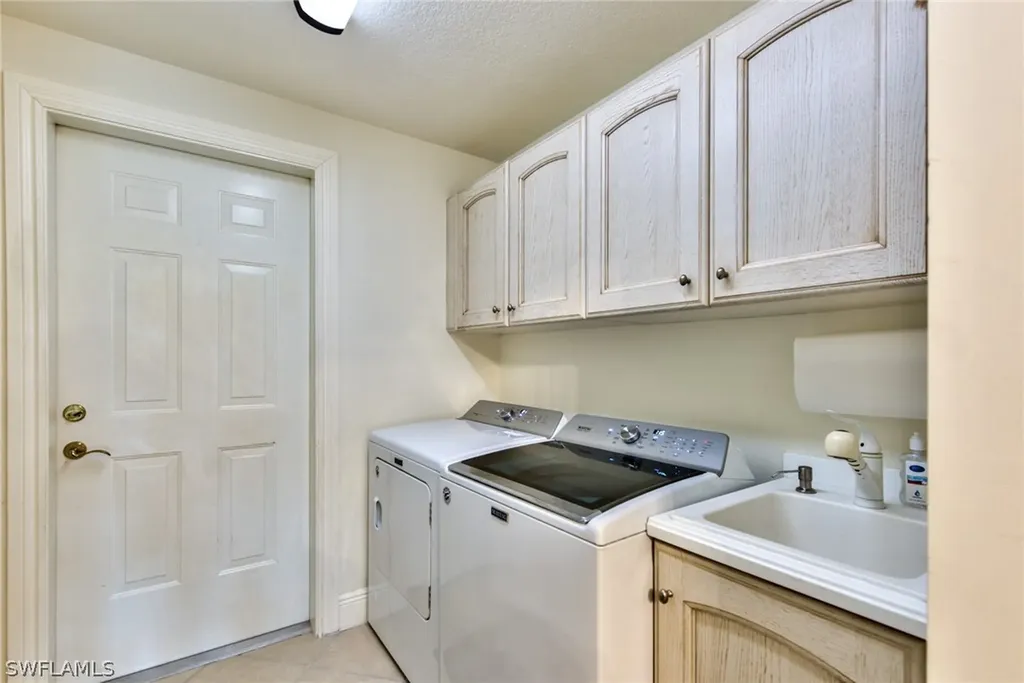 9242 Tesoro Lane Naples FL 34114