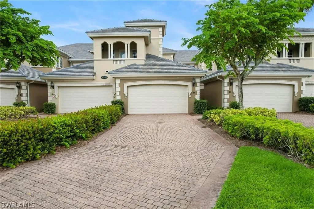 9242 Tesoro Lane Naples FL 34114