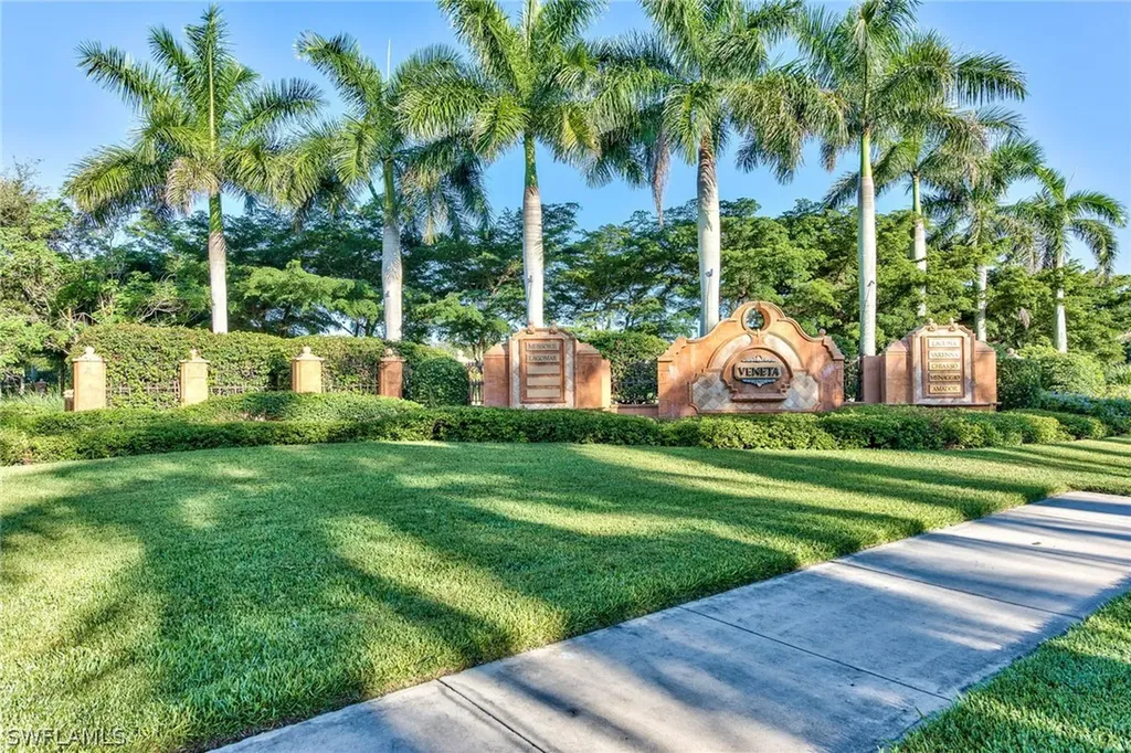 9242 Tesoro Lane Naples FL 34114