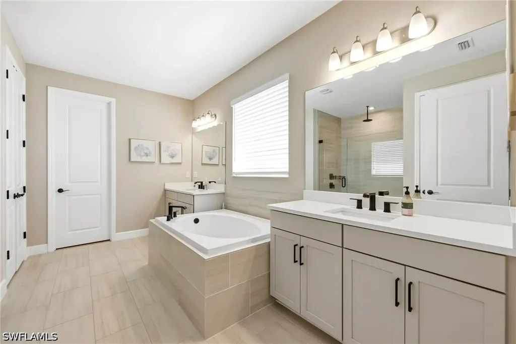 2094 Grove Drive Naples FL 34120