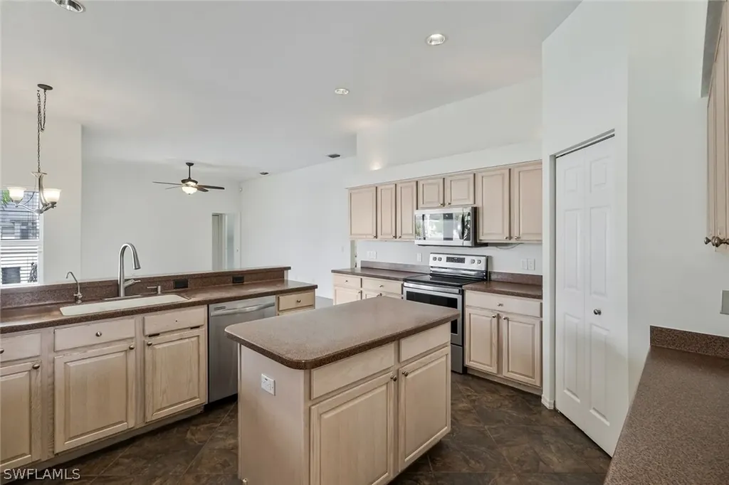 1728 NW 7th Avenue Cape Coral FL 33993