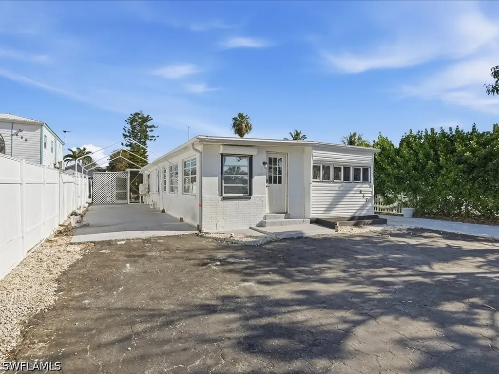657 Palm Avenue E Goodland FL 34140