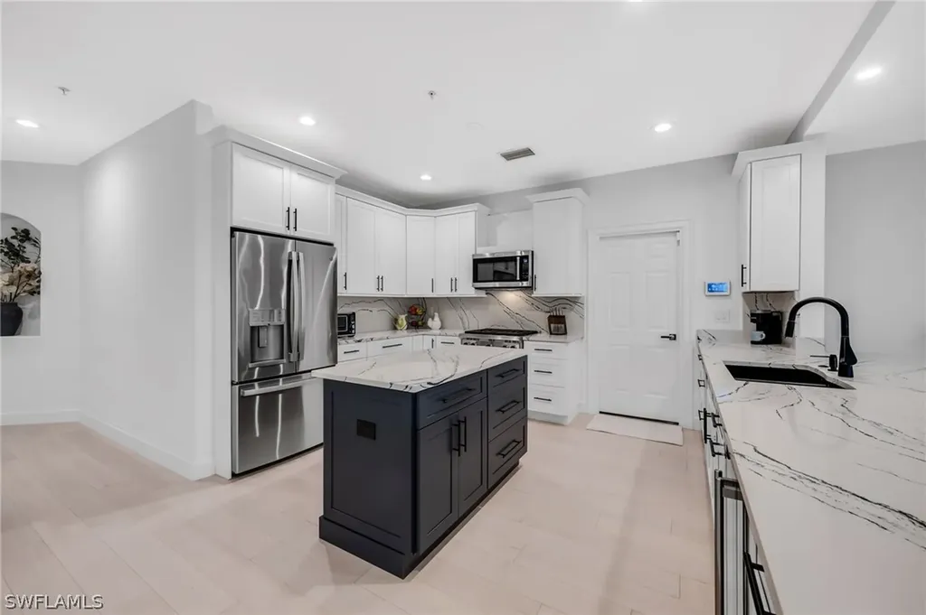 2830 Tiburon Boulevard E Naples FL 34109