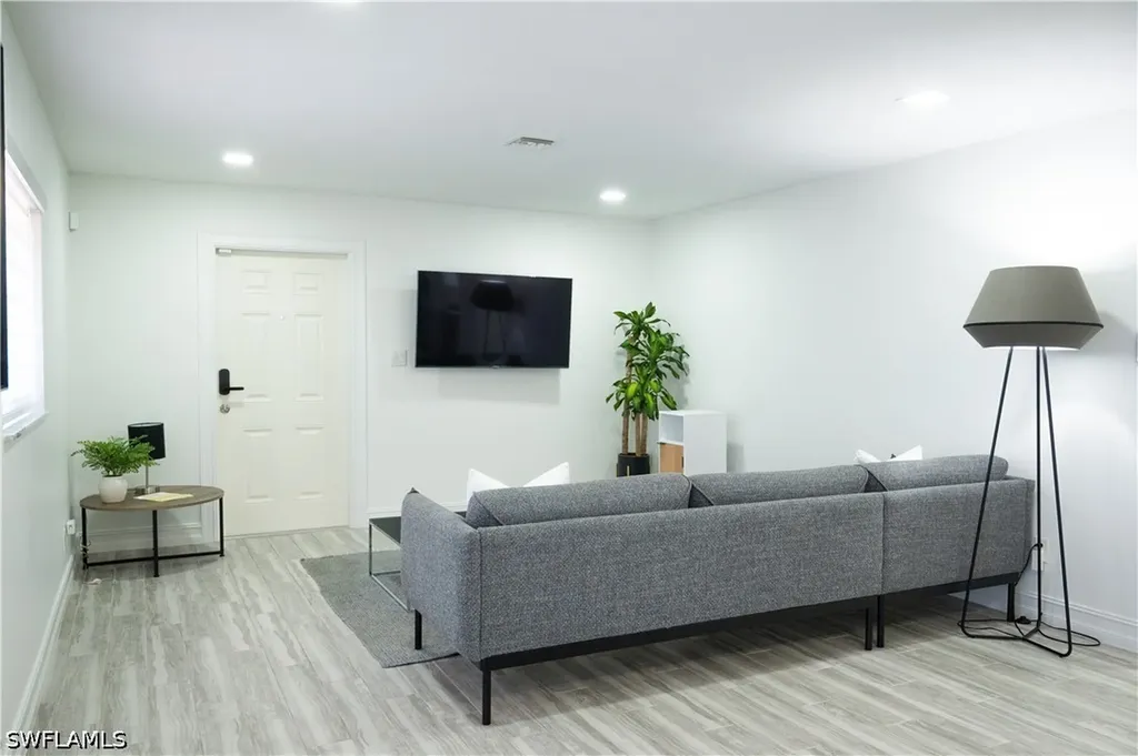 136 Harrison Road Naples FL 34112