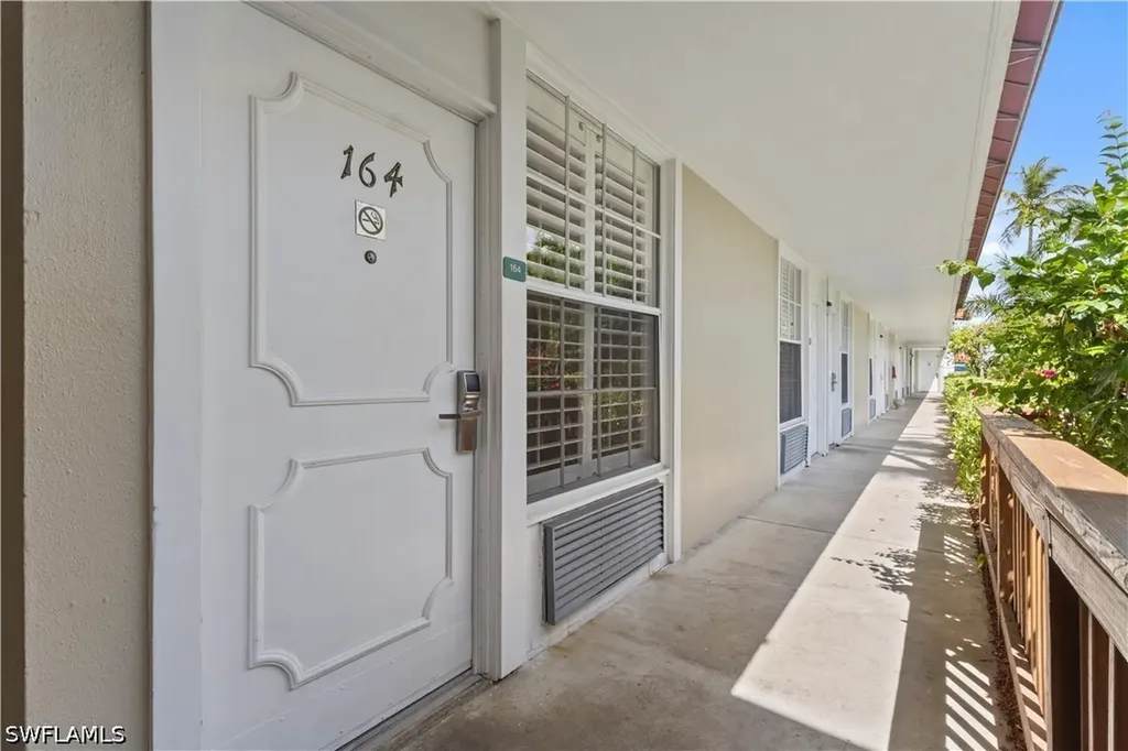2555 Tamiami Trail N Naples FL 34103