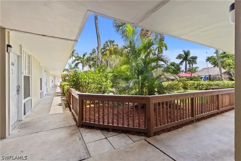 2555 Tamiami Trail N Naples FL 34103