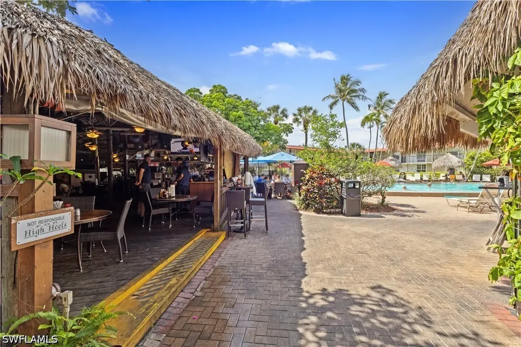 2555 Tamiami Trail N Naples FL 34103