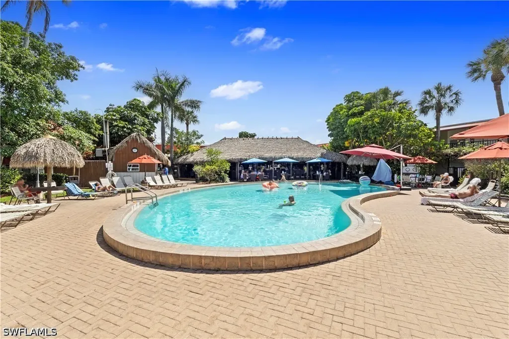 2555 Tamiami Trail N Naples FL 34103