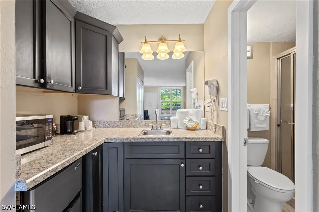 2555 Tamiami Trail N Naples FL 34103