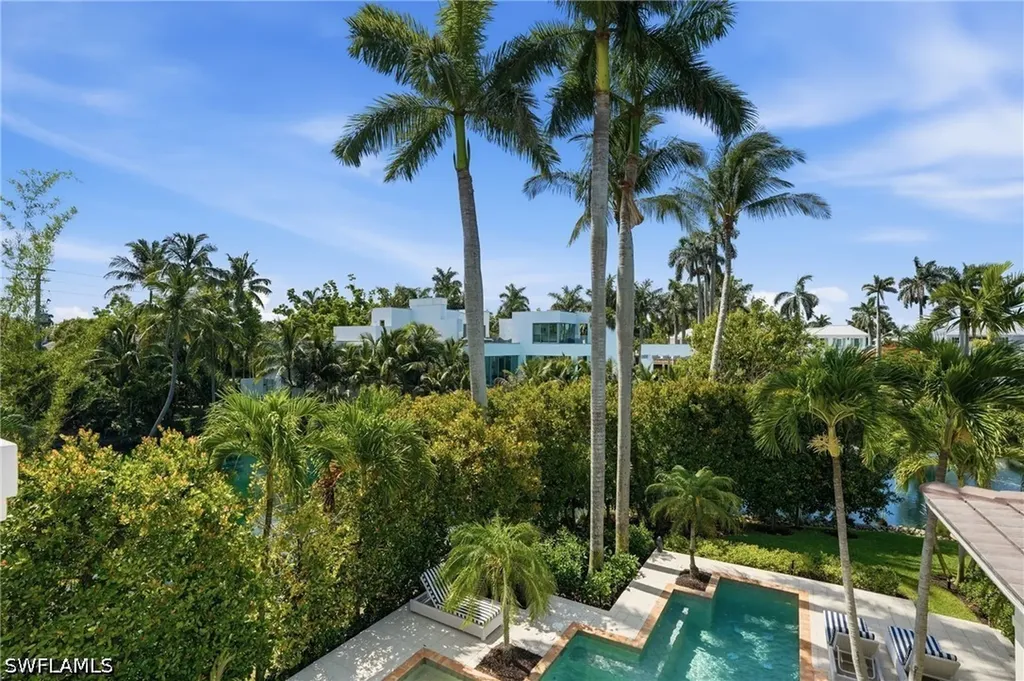 160 16th Avenue S Naples FL 34102