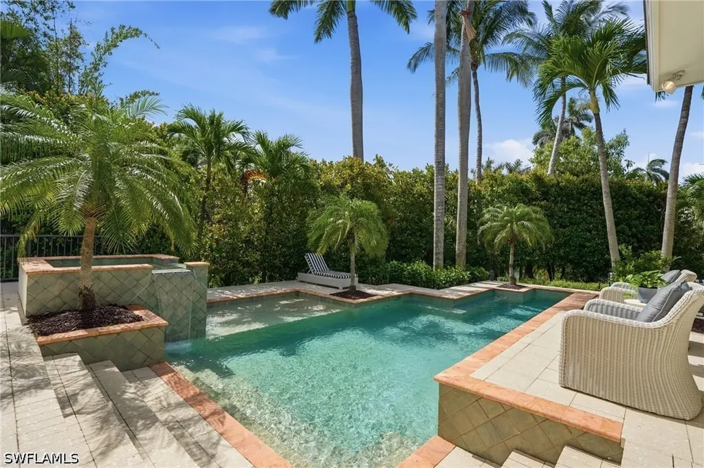 160 16th Avenue S Naples FL 34102