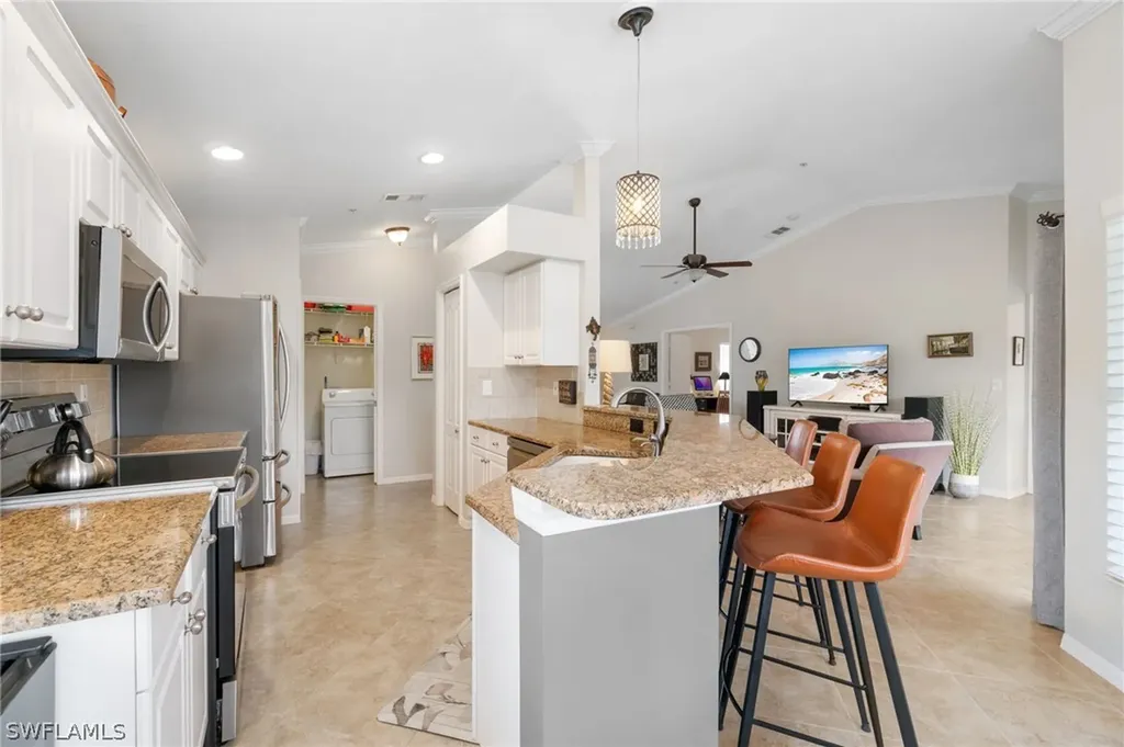 359 Dover Place Naples FL 34104