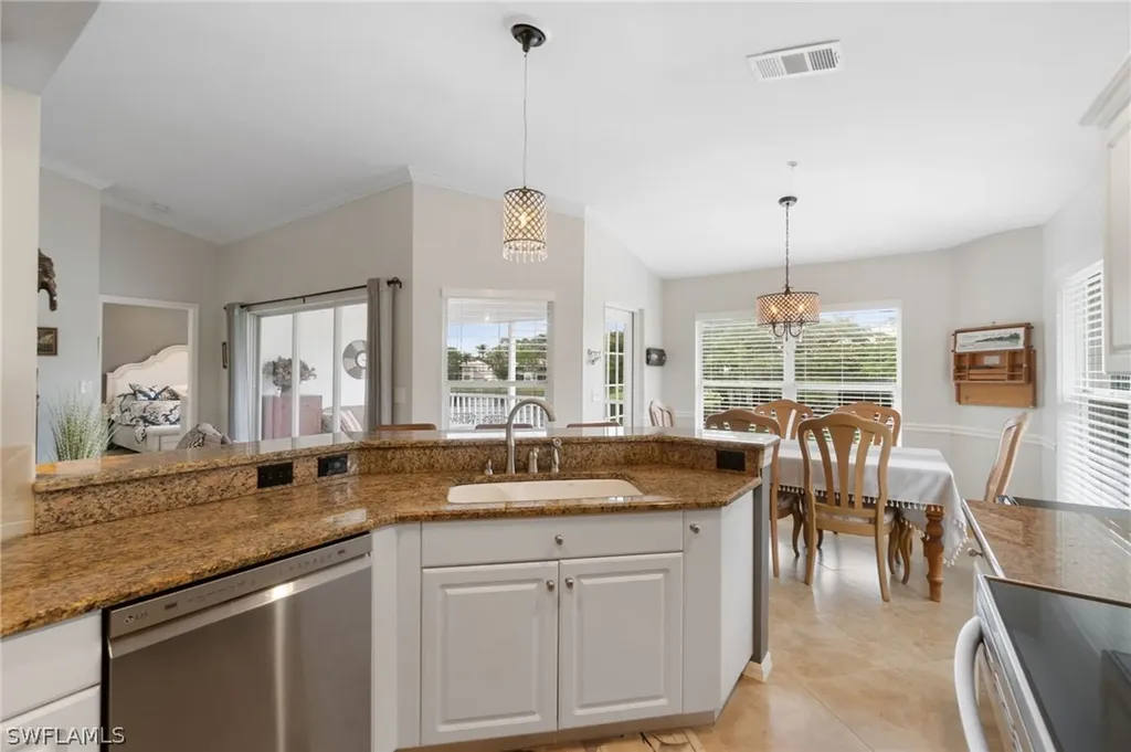 359 Dover Place Naples FL 34104