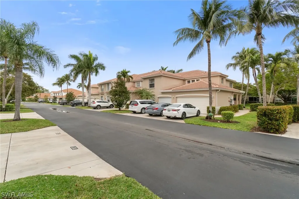 359 Dover Place Naples FL 34104