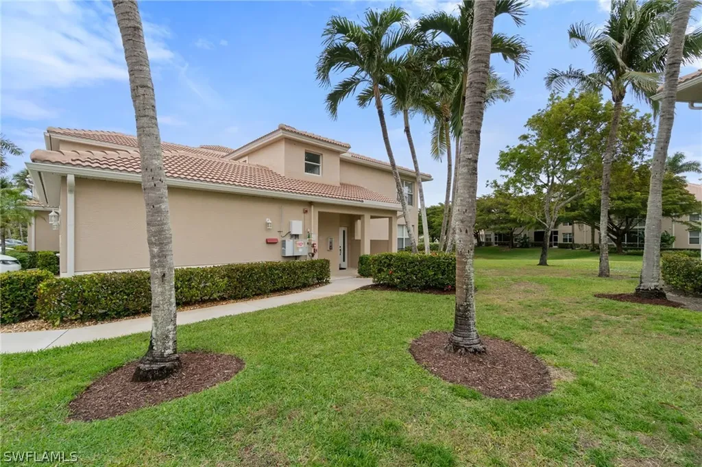 359 Dover Place Naples FL 34104