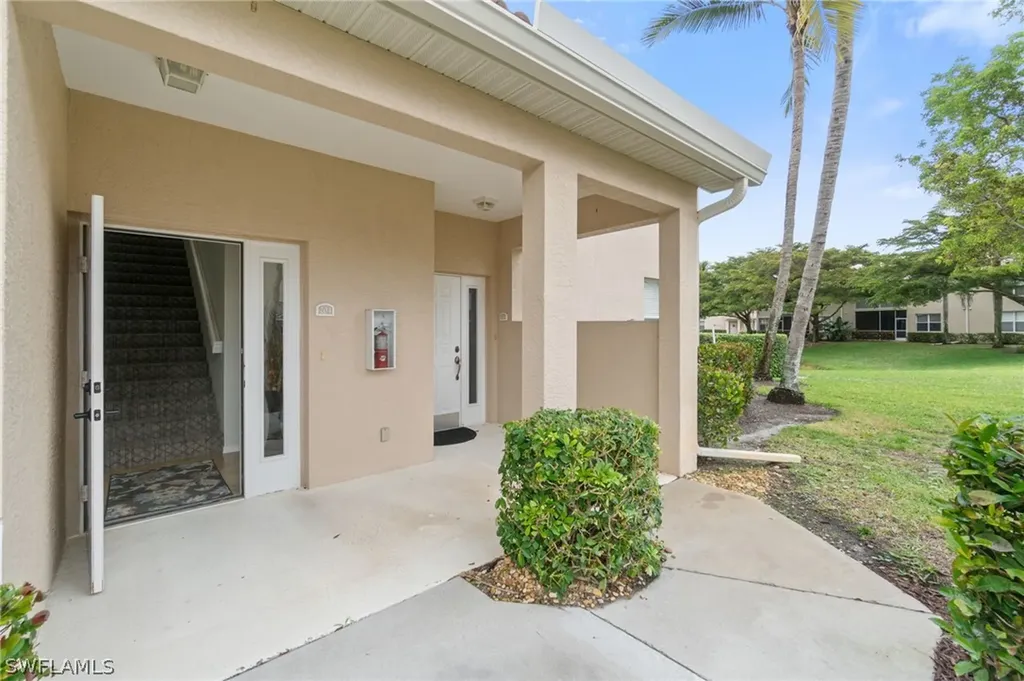 359 Dover Place Naples FL 34104