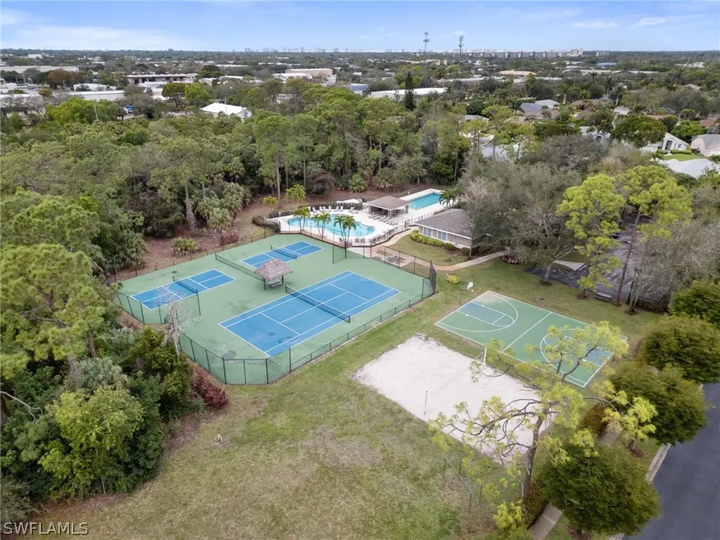 359 Dover Place Naples FL 34104