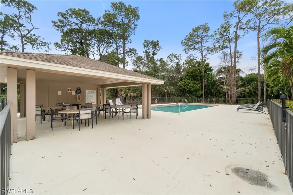 359 Dover Place Naples FL 34104