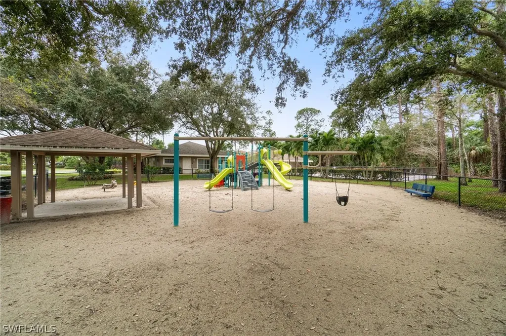 359 Dover Place Naples FL 34104