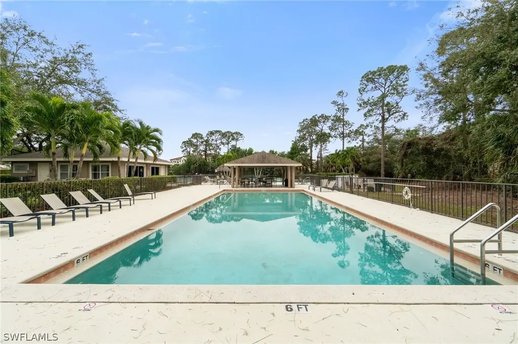 359 Dover Place Naples FL 34104
