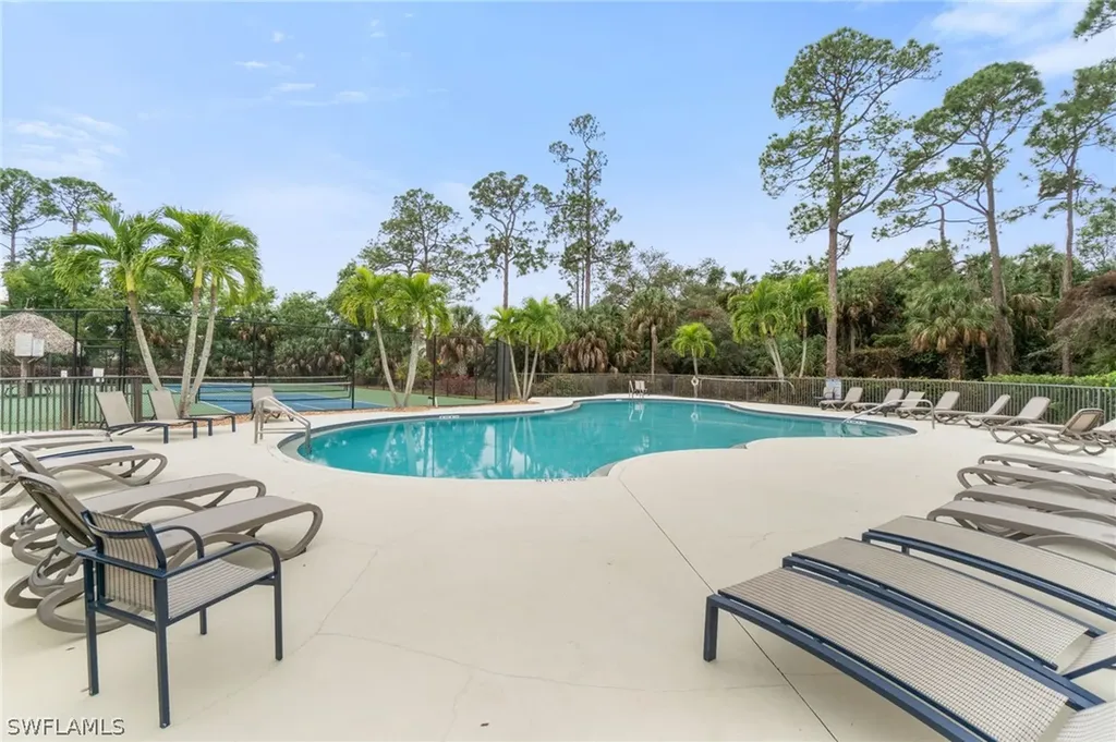 359 Dover Place Naples FL 34104