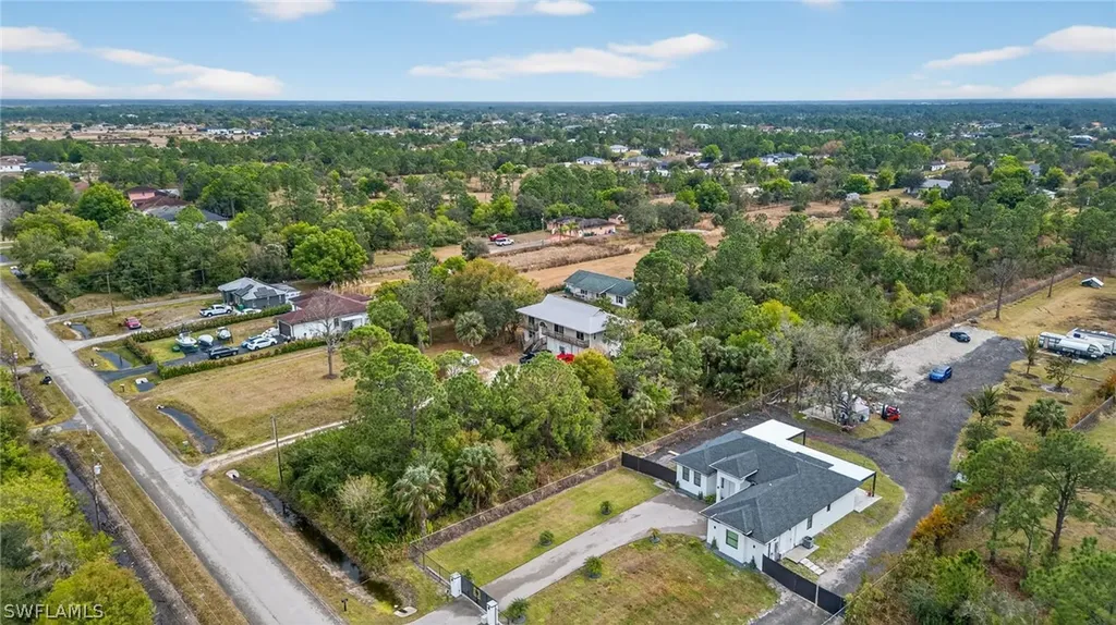 Xxxx 60th Avenue NE Naples FL 34120