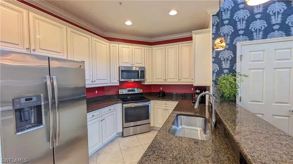 9055 Capistrano Street N Naples FL 34113