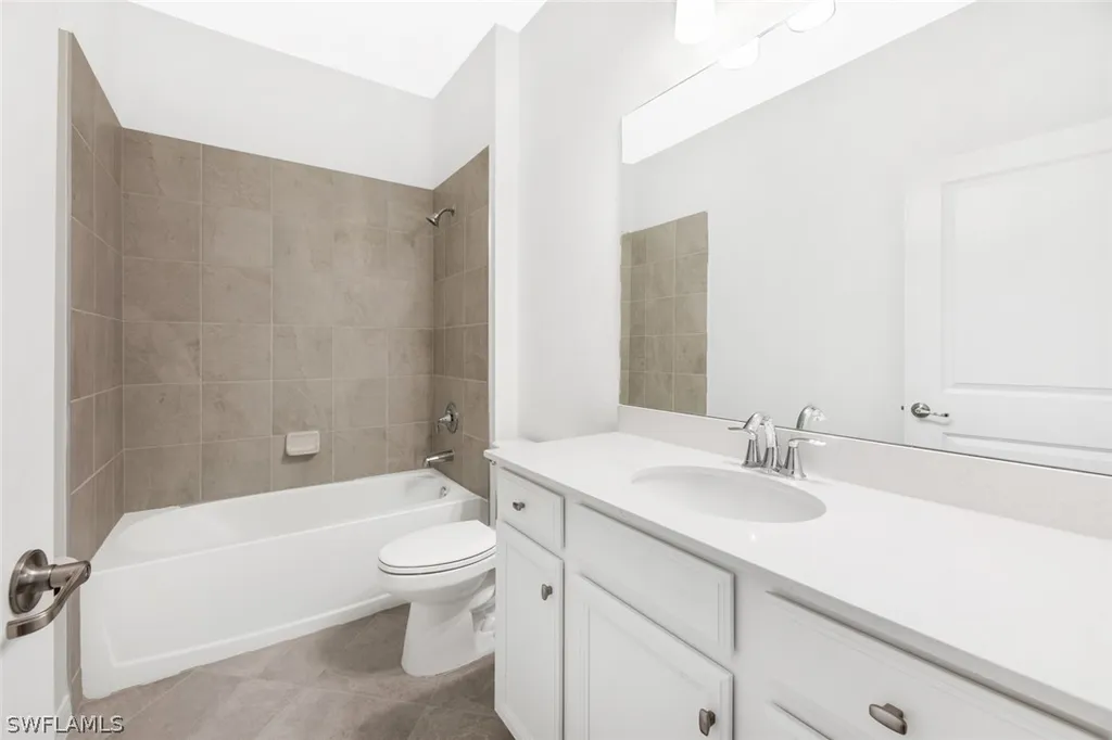 2672 Vine Avenue Naples FL 34120