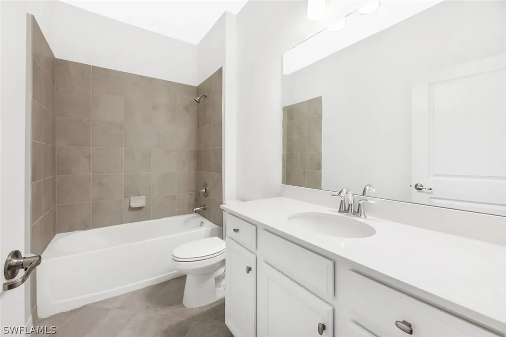 2672 Vine Avenue Naples FL 34120