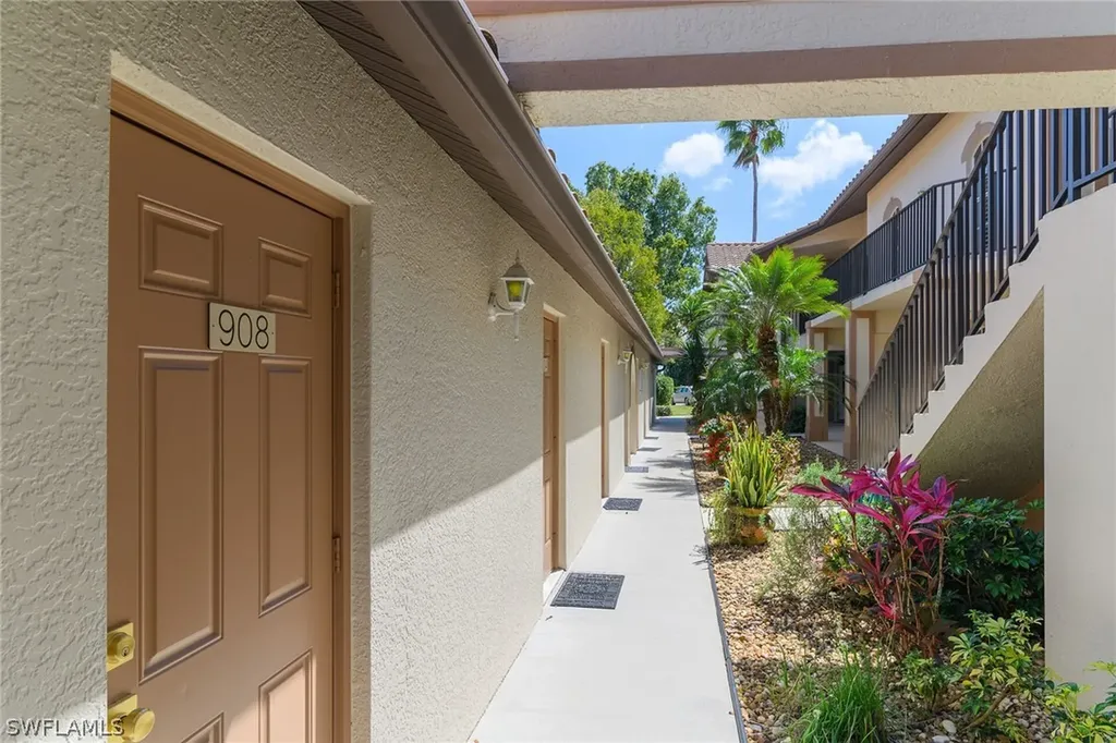 194 Newport Drive Naples FL 34114