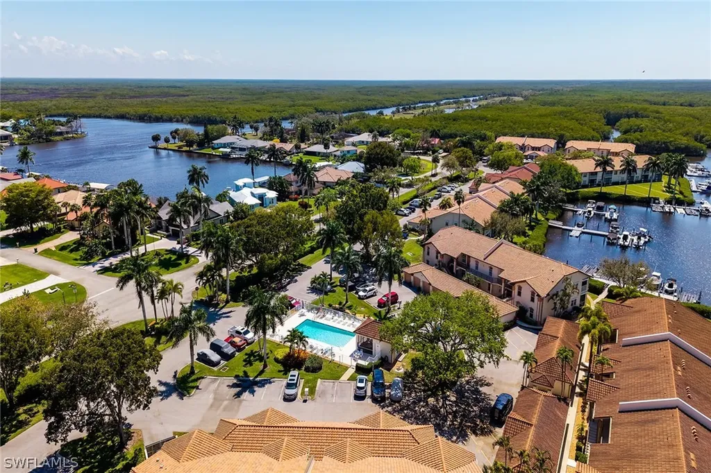 194 Newport Drive Naples FL 34114