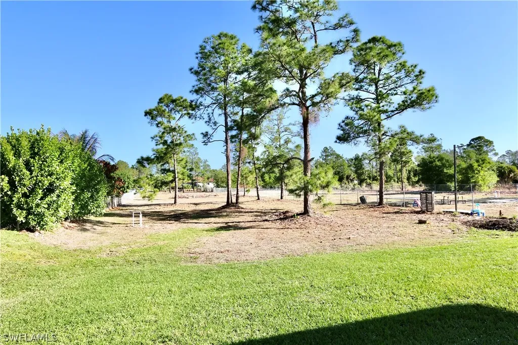 2017 47th Avenue NE Naples FL 34120