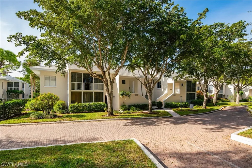 784 Willowbrook Drive Naples FL 34108