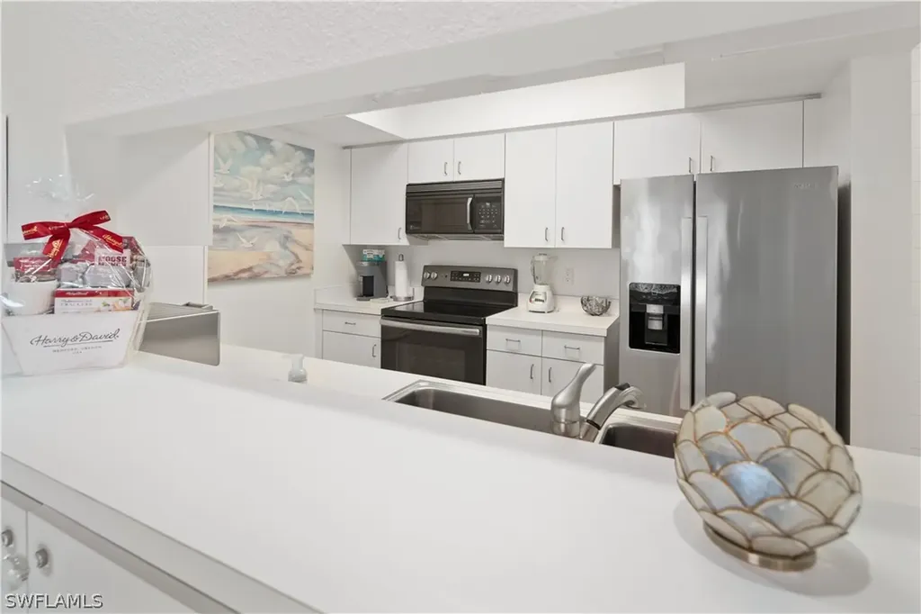 784 Willowbrook Drive Naples FL 34108